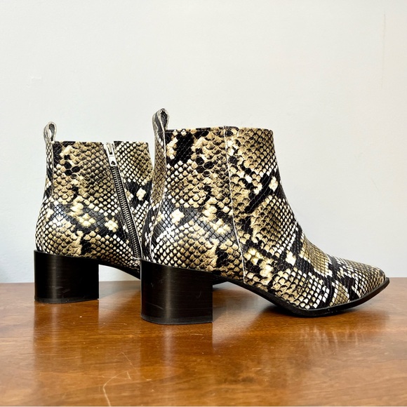 Everlane Boss Boot Leather Snakeskin (Women's
Size 7) - Picture 4 of 11